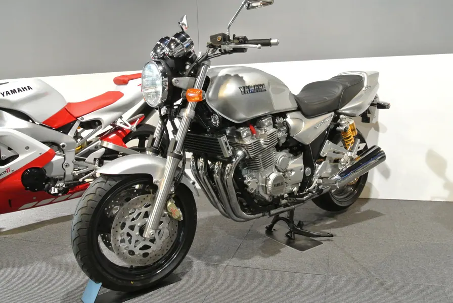 Фото Yamaha XJR 1300 2015