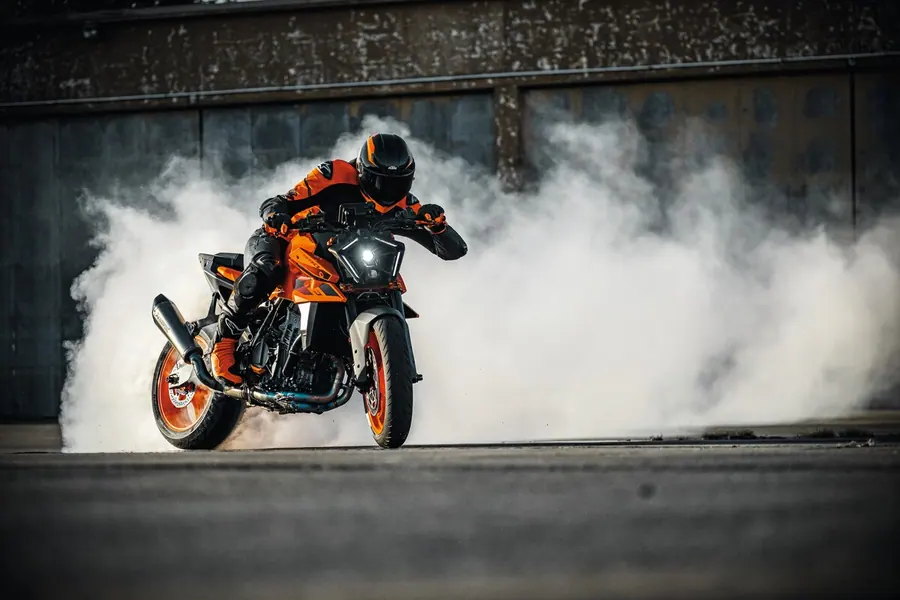 Фото KTM 990 Duke 2024