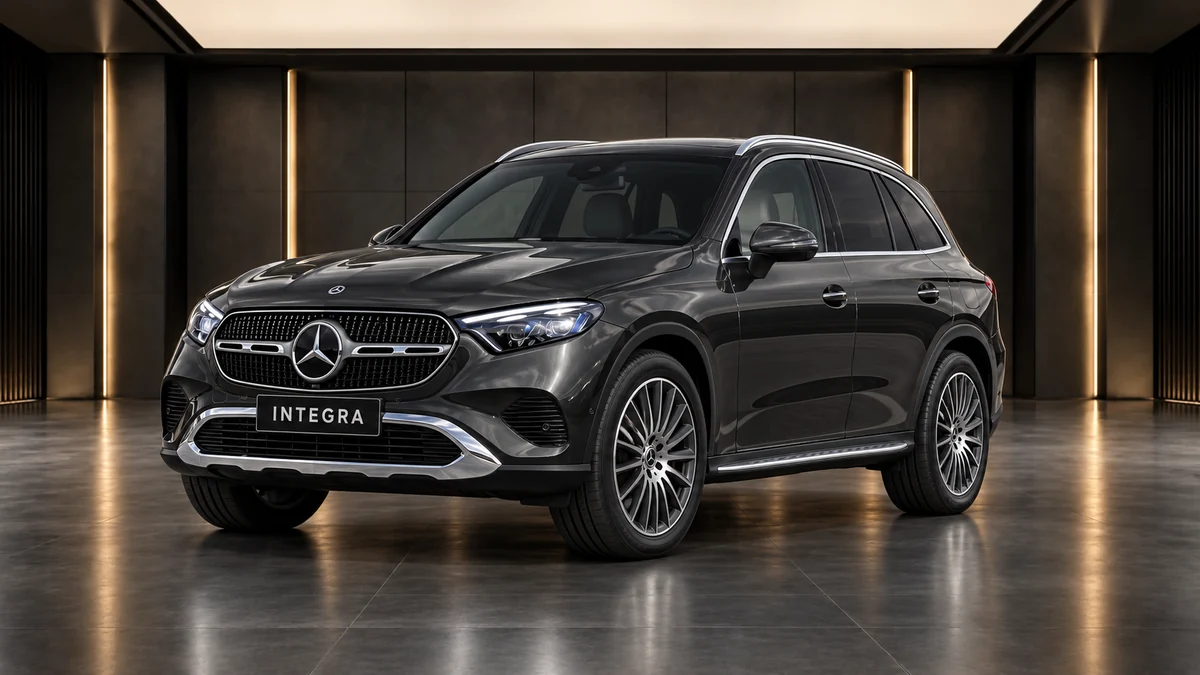 Студийная визуализация MERCEDES-BENZ GLC L SUV 2023