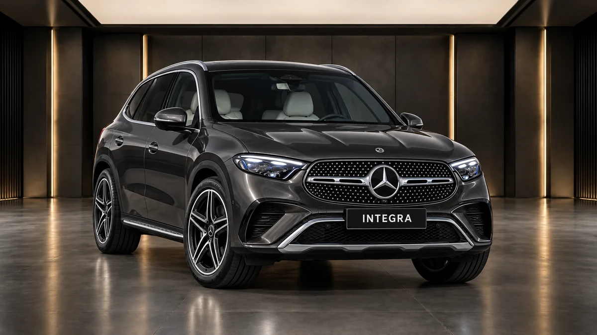 Студийная визуализация MERCEDES-BENZ GLC SUV 2023