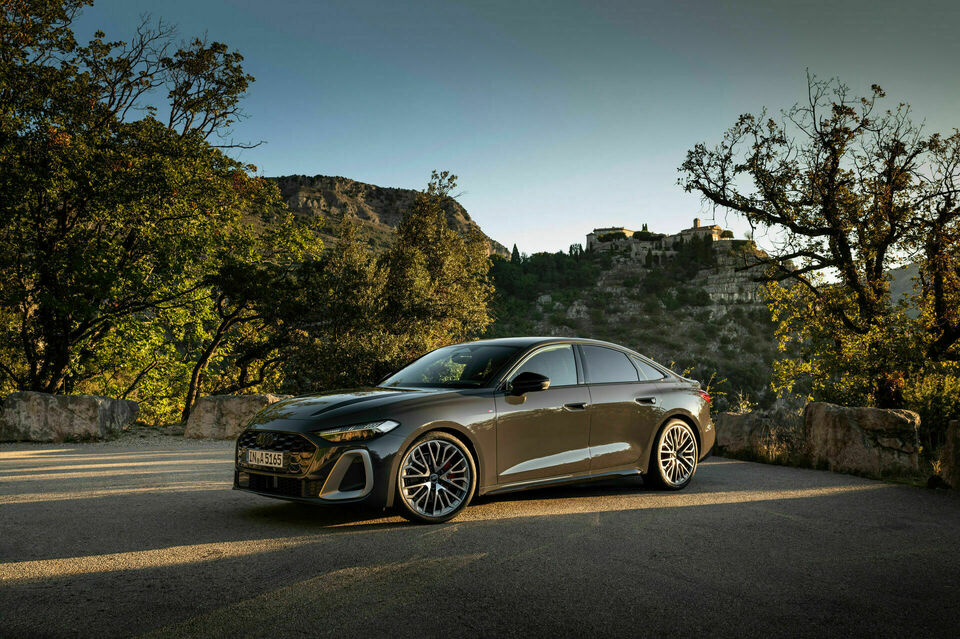 Audi A5 Four-door 2025: фото модельного ряда; комплектация и длина кузова могут отличаться