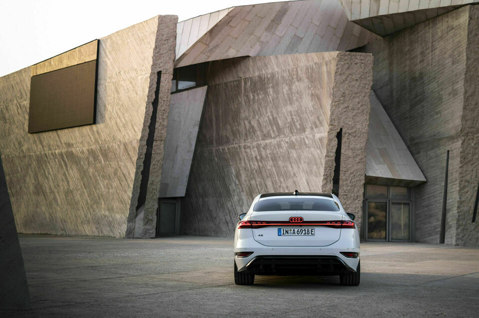 Audi A6 e-tron Sportback 2025: фото модельного ряда; комплектация и длина кузова могут отличаться