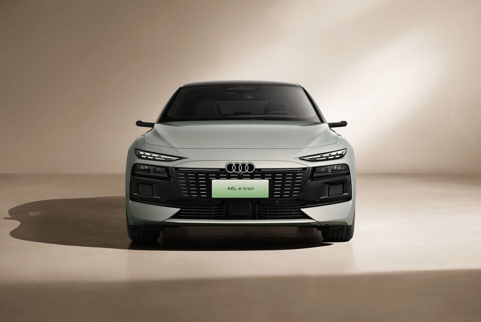 Audi A6L e-tron 2026: фото модельного ряда; комплектация и длина кузова могут отличаться