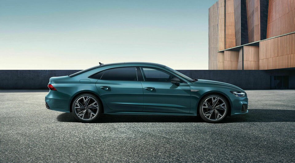 Audi A7L 2022: фото модельного ряда; комплектация и длина кузова могут отличаться