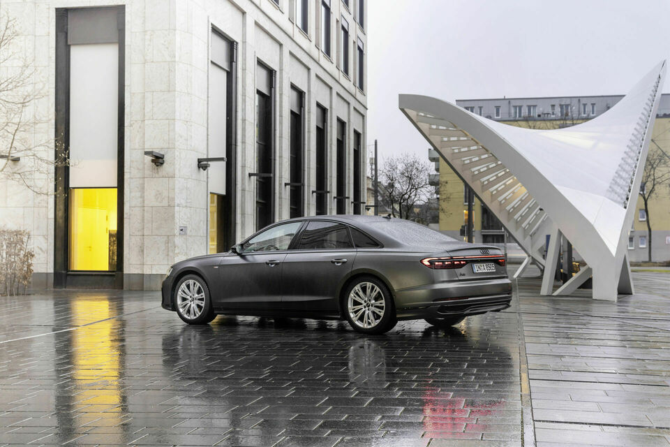Audi A8 2022: фото модельного ряда; комплектация и длина кузова могут отличаться
