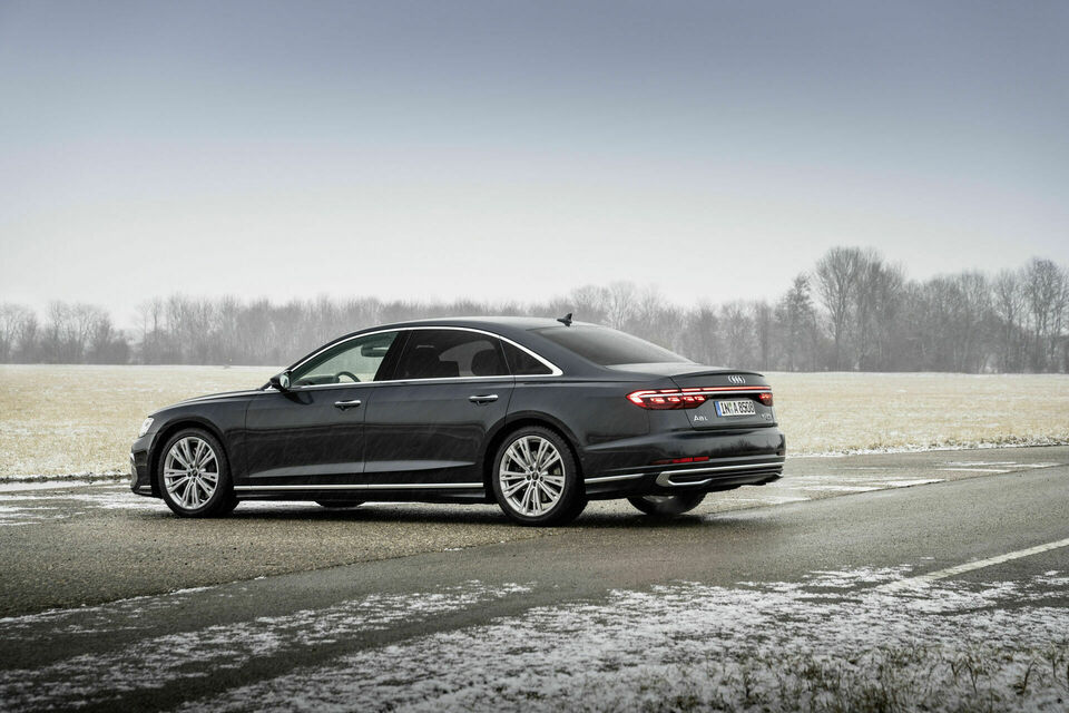 Audi A8L 2022: фото модельного ряда; комплектация и длина кузова могут отличаться