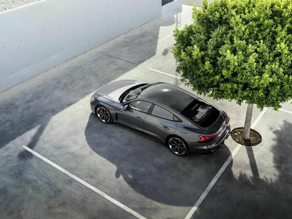 Audi e-tron GT 2025: фото модельного ряда; комплектация и длина кузова могут отличаться