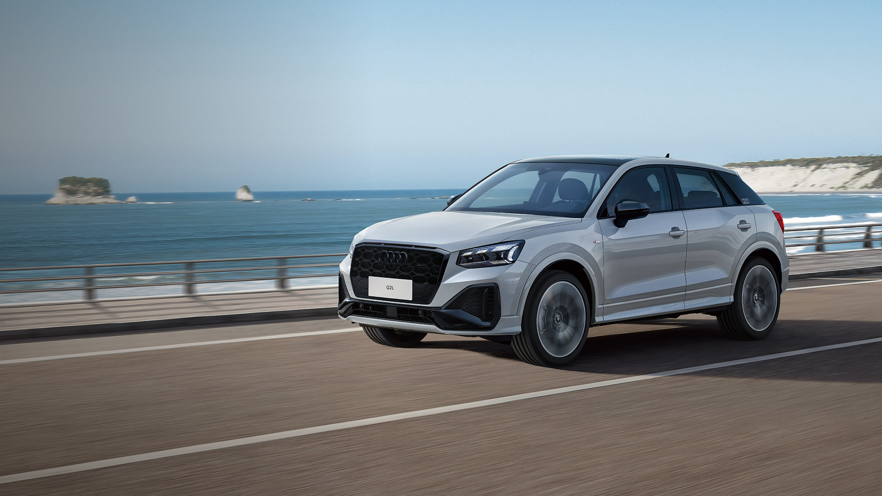 Audi Q2L 2022: фото модельного ряда; комплектация и длина кузова могут отличаться