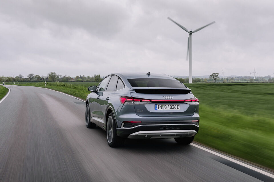 Audi Q4 e-tron Sportback 2022: фото модельного ряда; комплектация и длина кузова могут отличаться