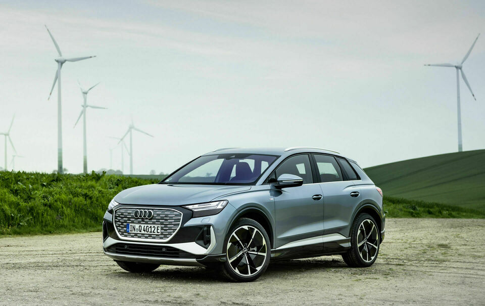 Audi Q4 e-tron SUV 2022: фото модельного ряда; комплектация и длина кузова могут отличаться