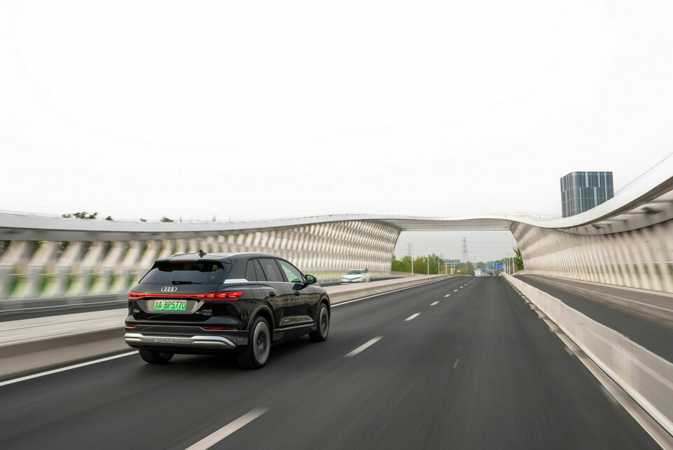Audi Q5 e-tron 2022: фото модельного ряда; комплектация и длина кузова могут отличаться