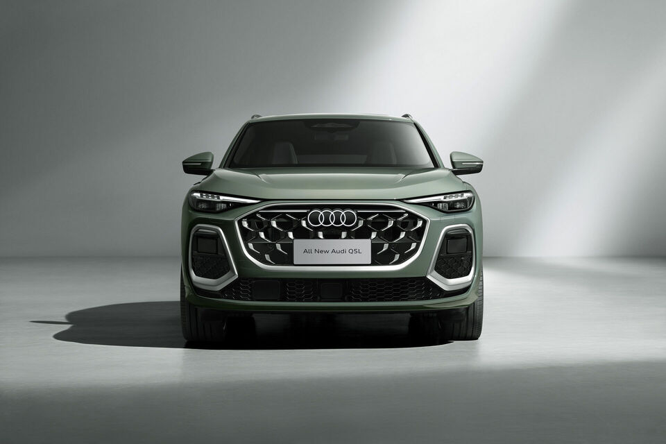 Audi Q5L SUV 2026: фото модельного ряда; комплектация и длина кузова могут отличаться