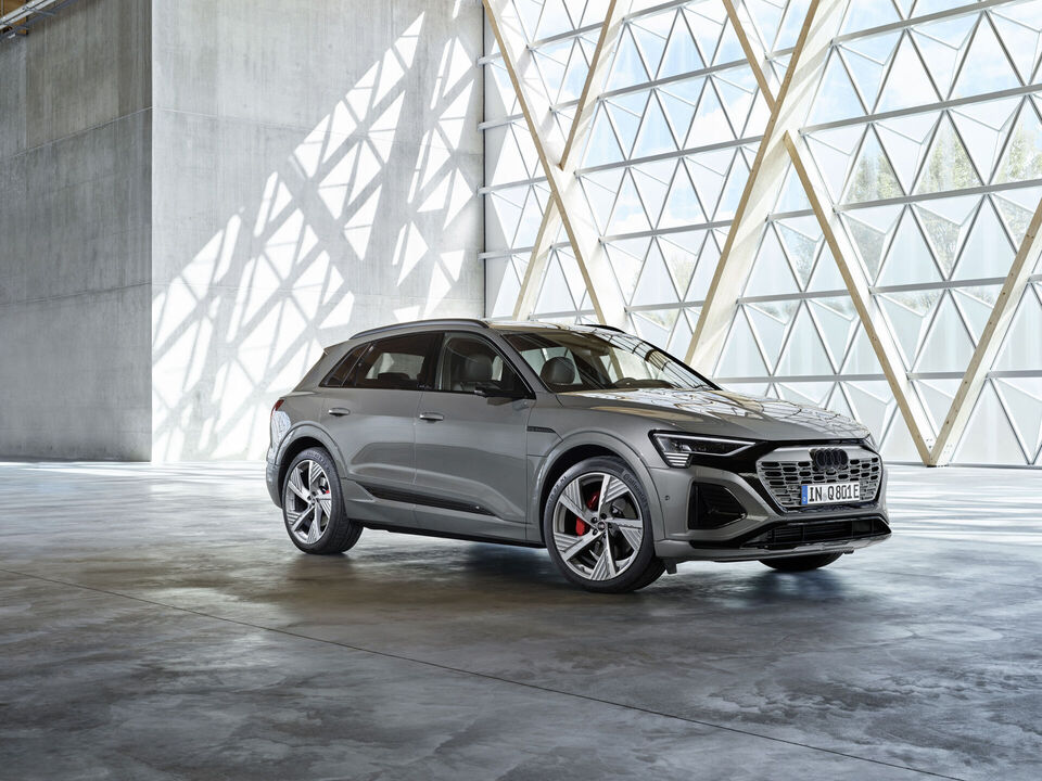 Audi Q8 e-tron SUV 2024: фото модельного ряда; комплектация и длина кузова могут отличаться