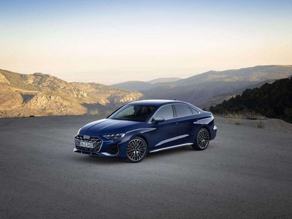 Audi S3 Sedan 2025: фото модельного ряда; комплектация и длина кузова могут отличаться