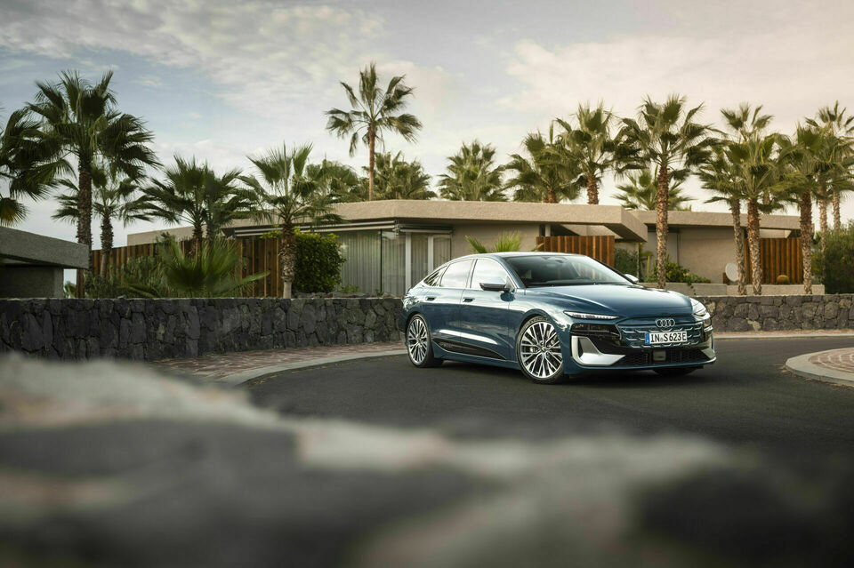 Audi S6 e-tron 2025: фото модельного ряда; комплектация и длина кузова могут отличаться