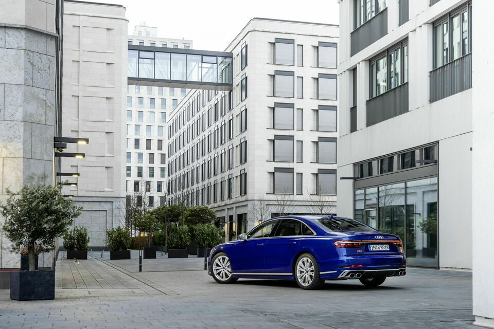 Audi S8 2023: фото модельного ряда; комплектация и длина кузова могут отличаться