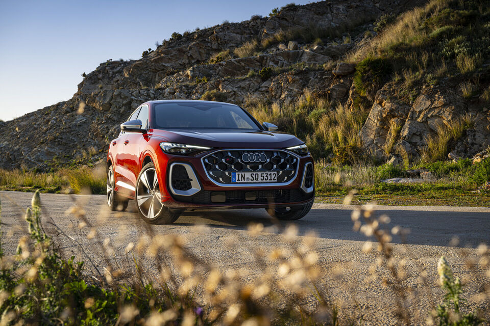 Audi SQ5 Sportback 2025: фото модельного ряда; комплектация и длина кузова могут отличаться