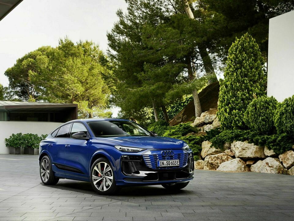 Audi SQ6 e-tron Sportback 2025: фото модельного ряда; комплектация и длина кузова могут отличаться