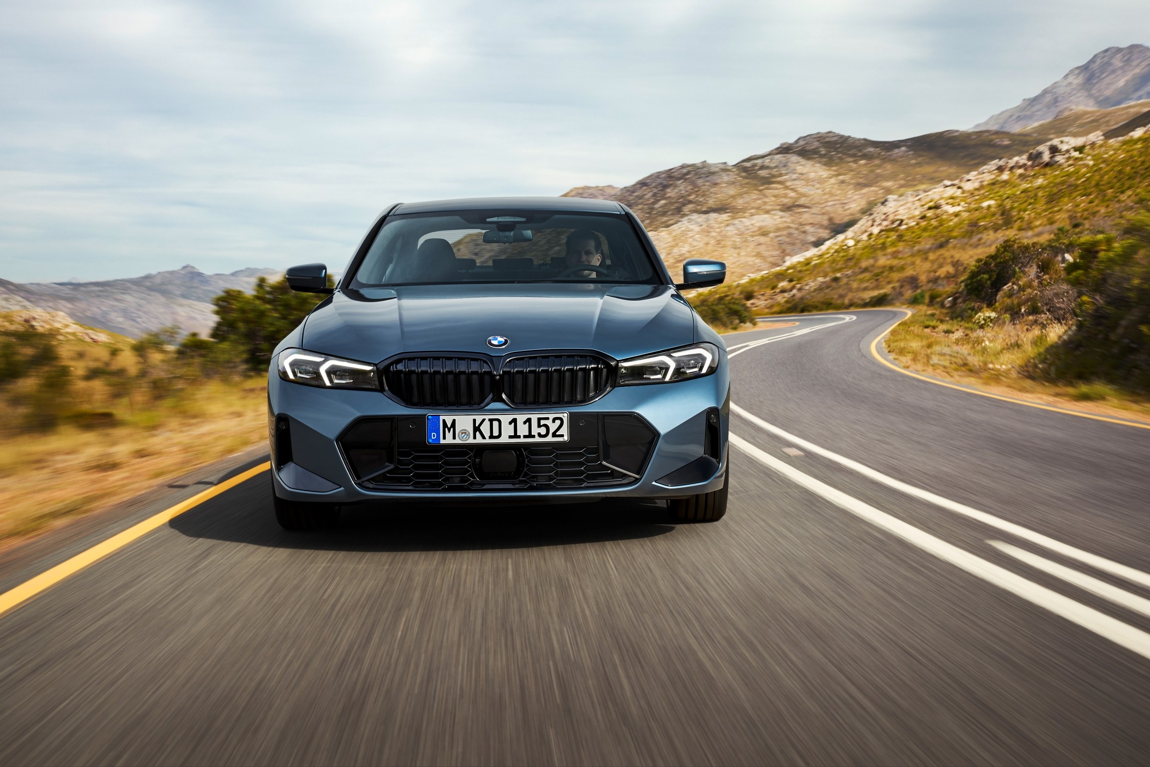 BMW 3 Series i Sedan 2025 - вид спереди для выбора лекал PPF автомобиля