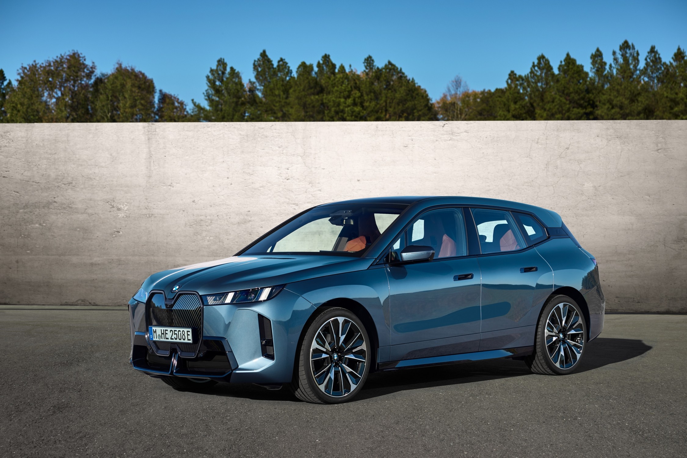 BMW iX 2026 - вид спереди для выбора лекал PPF автомобиля