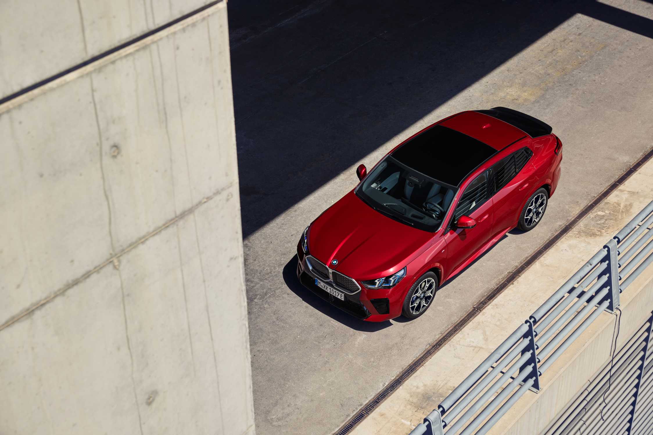 BMW iX2 2024 - вид спереди для выбора лекал PPF автомобиля