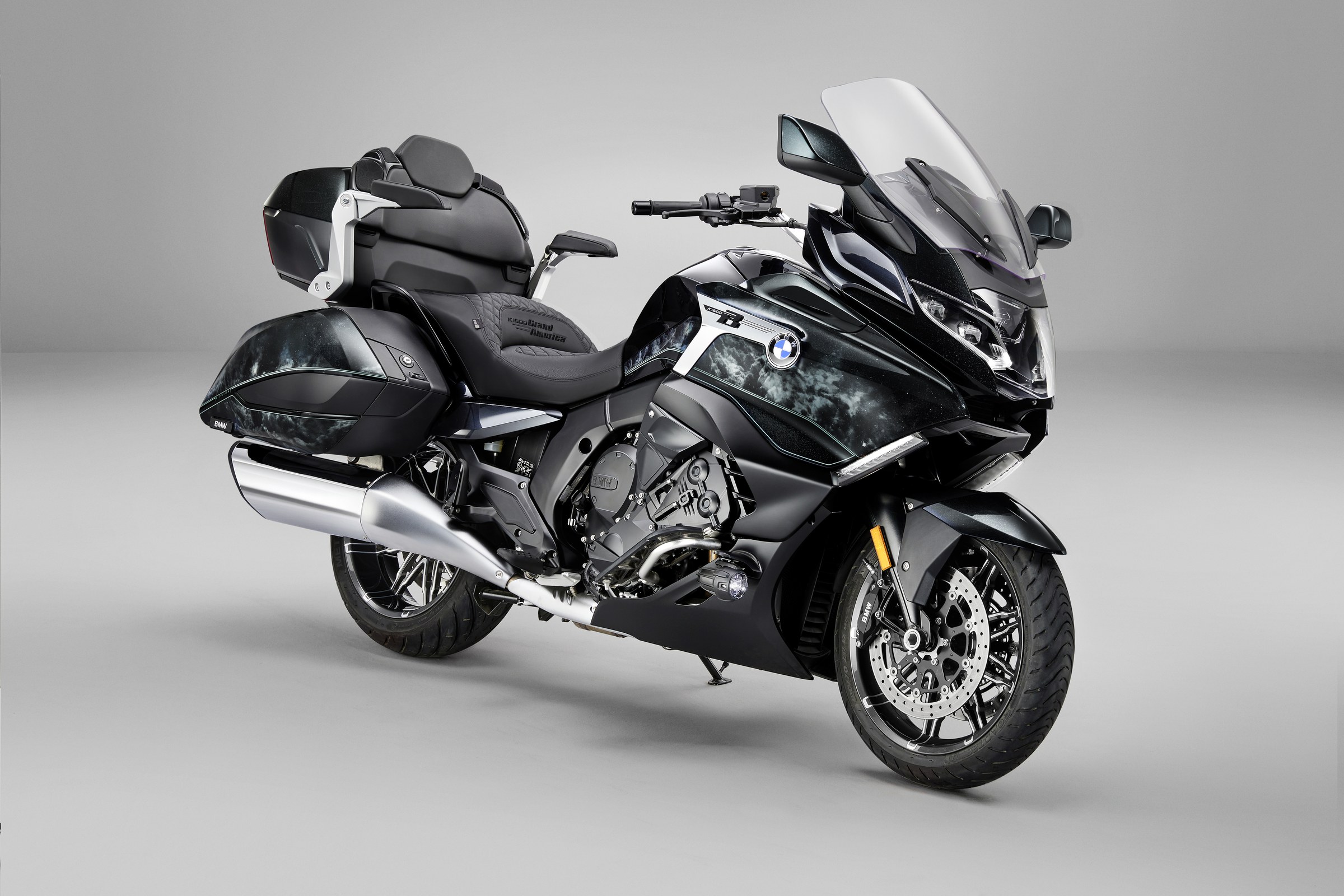 BMW Motorrad K 1600 Grand America 2022 - вид спереди для выбора автомобильных лекал PPF