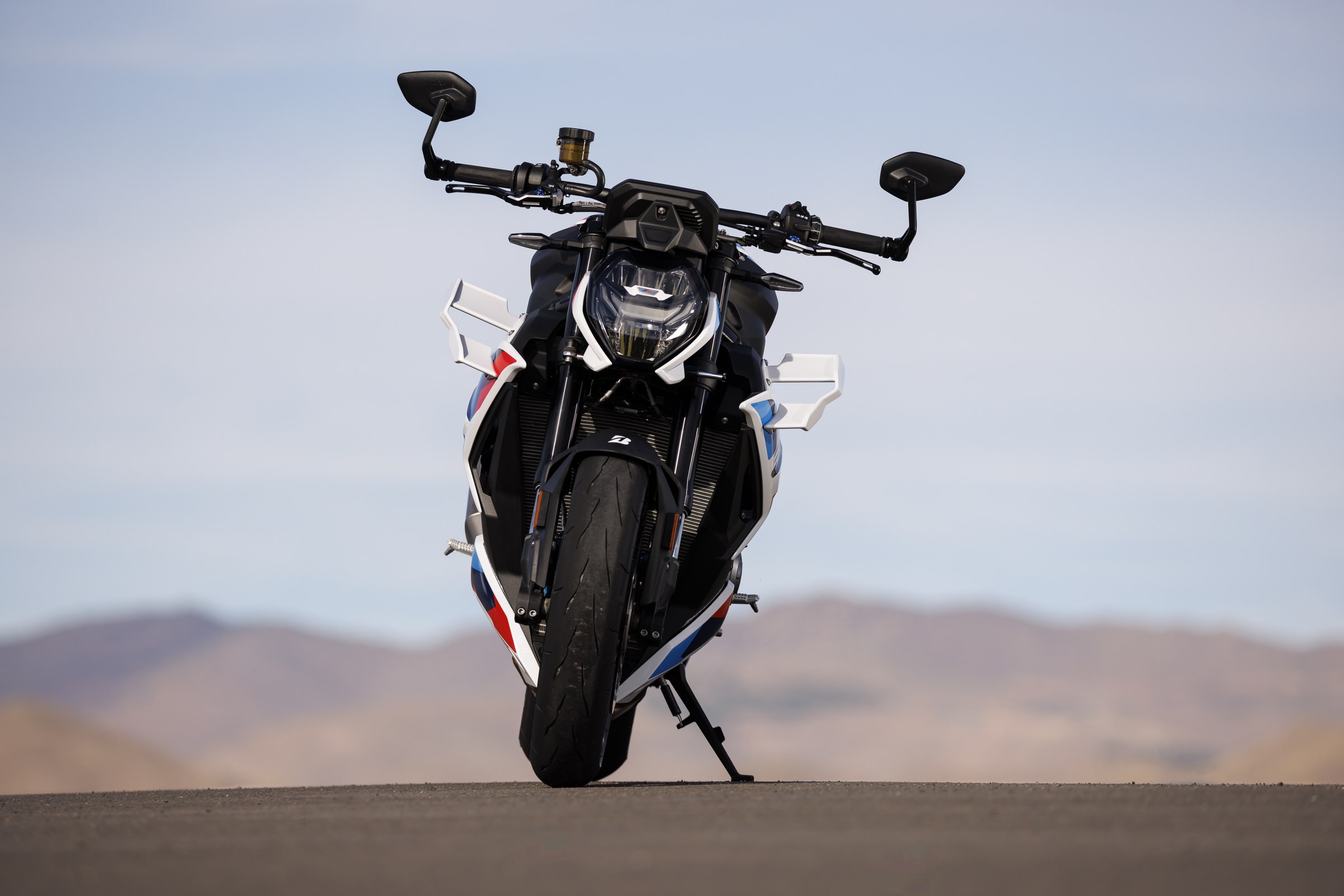 BMW Motorrad M 1000 R 2023 - вид спереди для выбора автомобильных лекал PPF