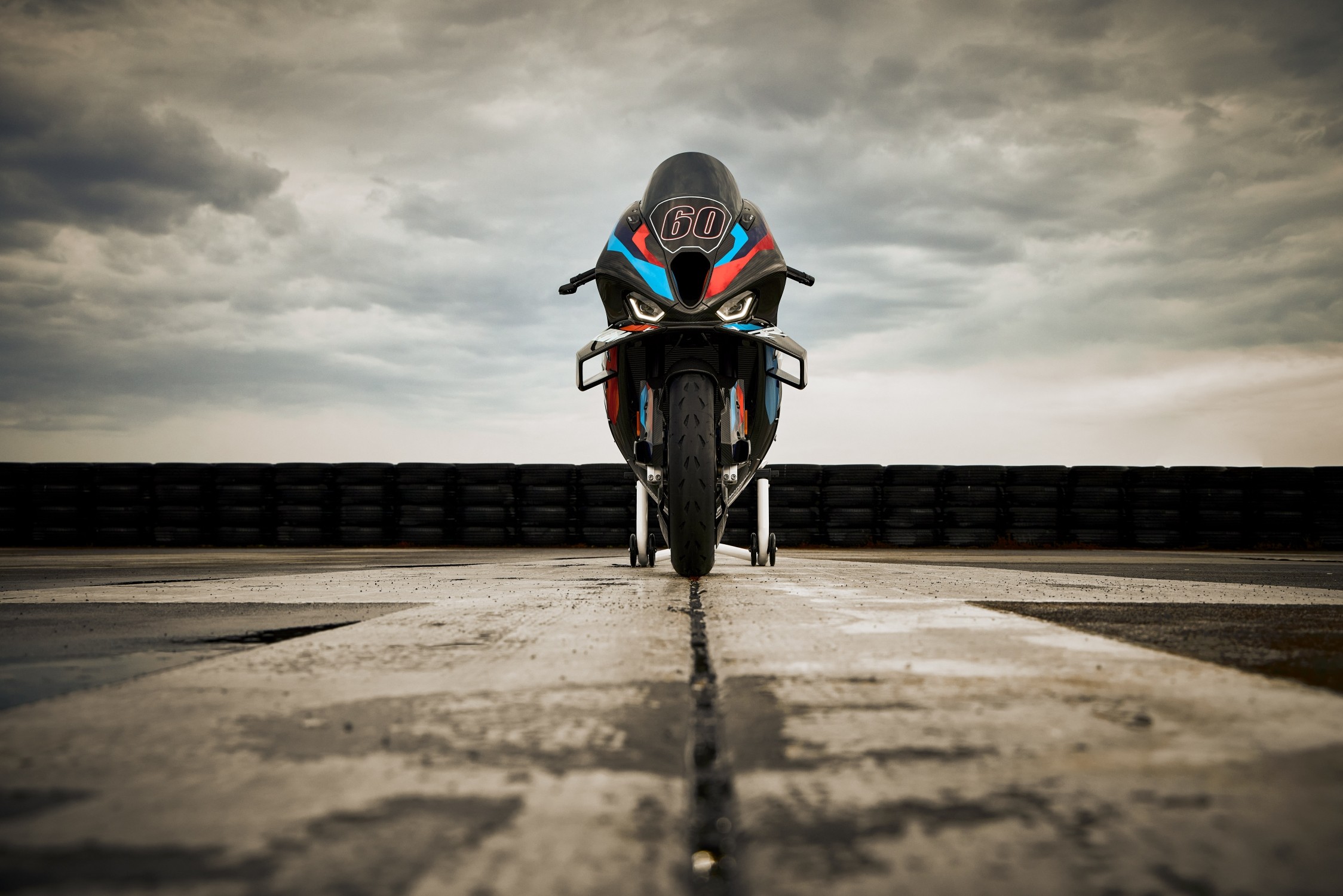 BMW Motorrad M 1000 RR 2023 - вид спереди для выбора автомобильных лекал PPF