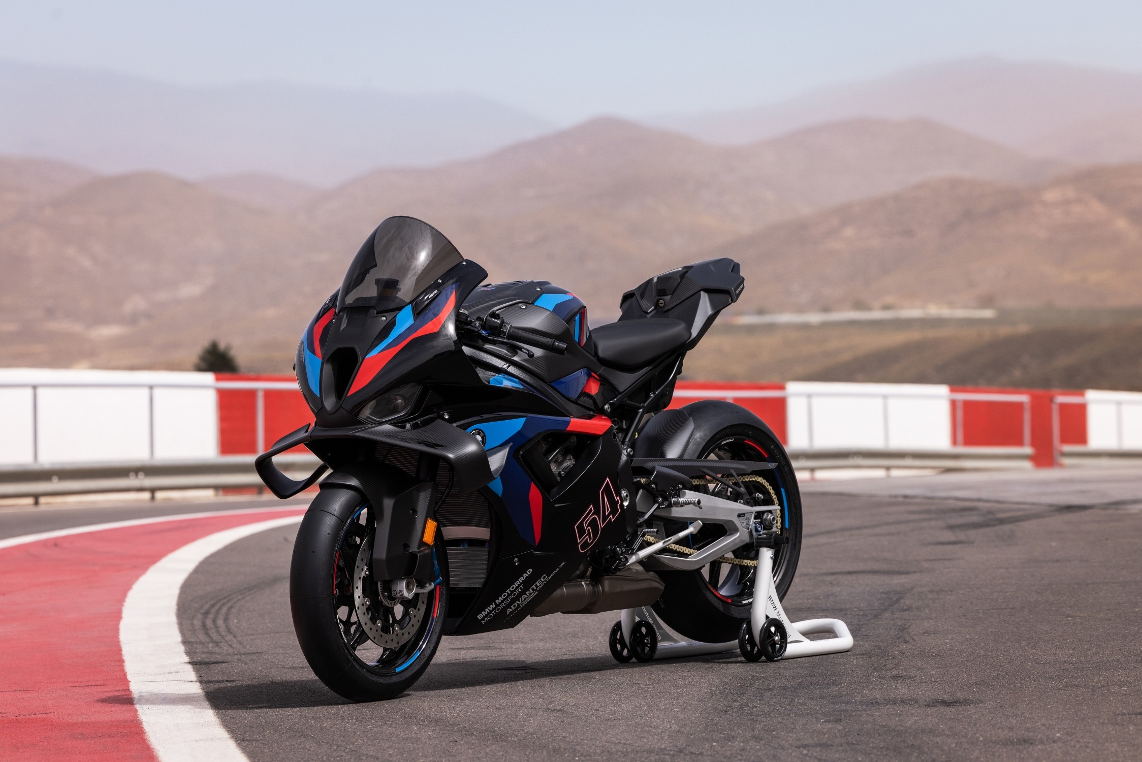 BMW M 1000 RR 2025, вид спереди