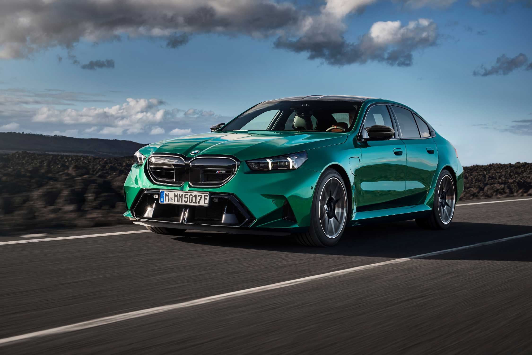 BMW M5 2025 - вид спереди для выбора лекал PPF автомобиля