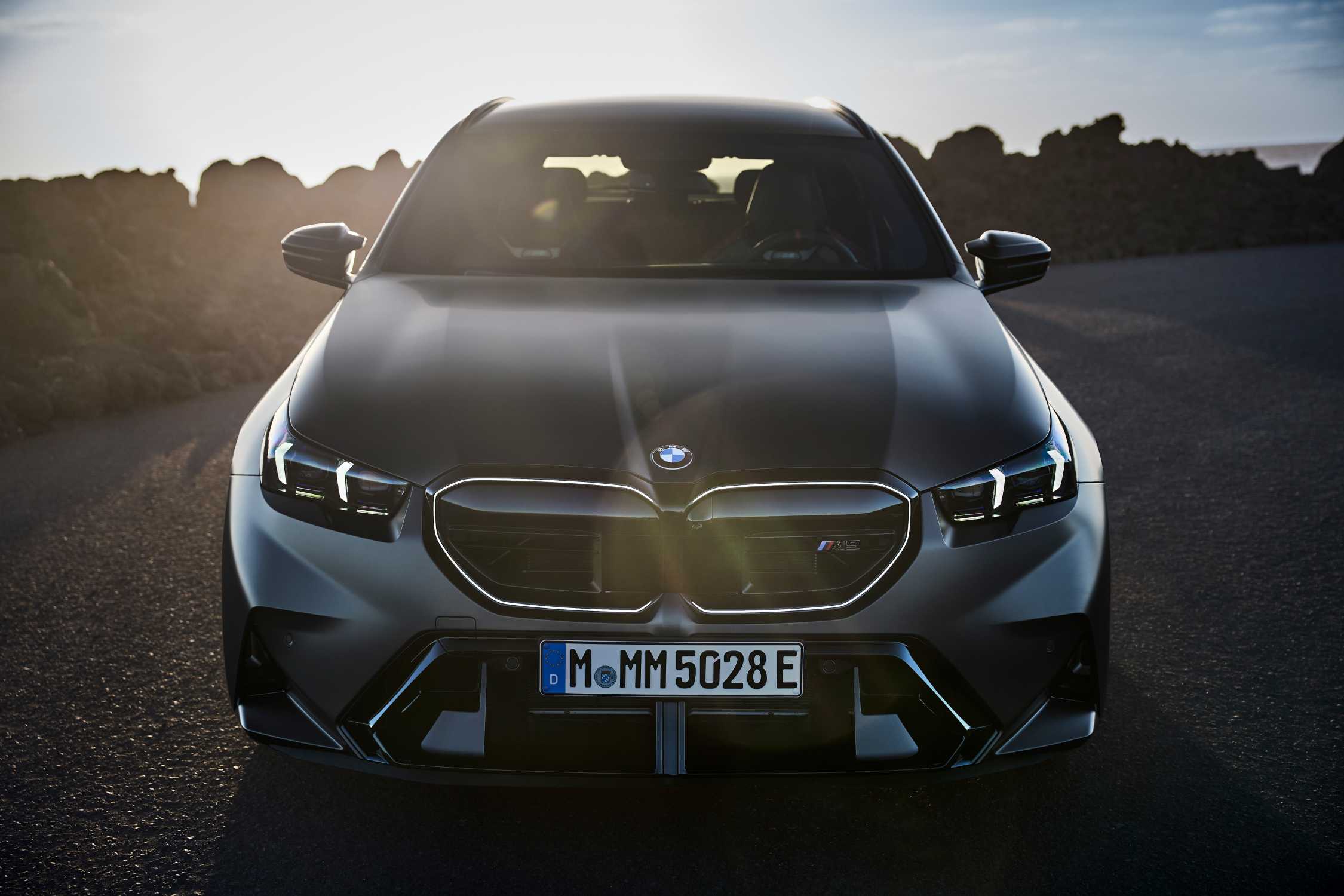 BMW M5 Touring 2025 - вид спереди для выбора лекал PPF автомобиля