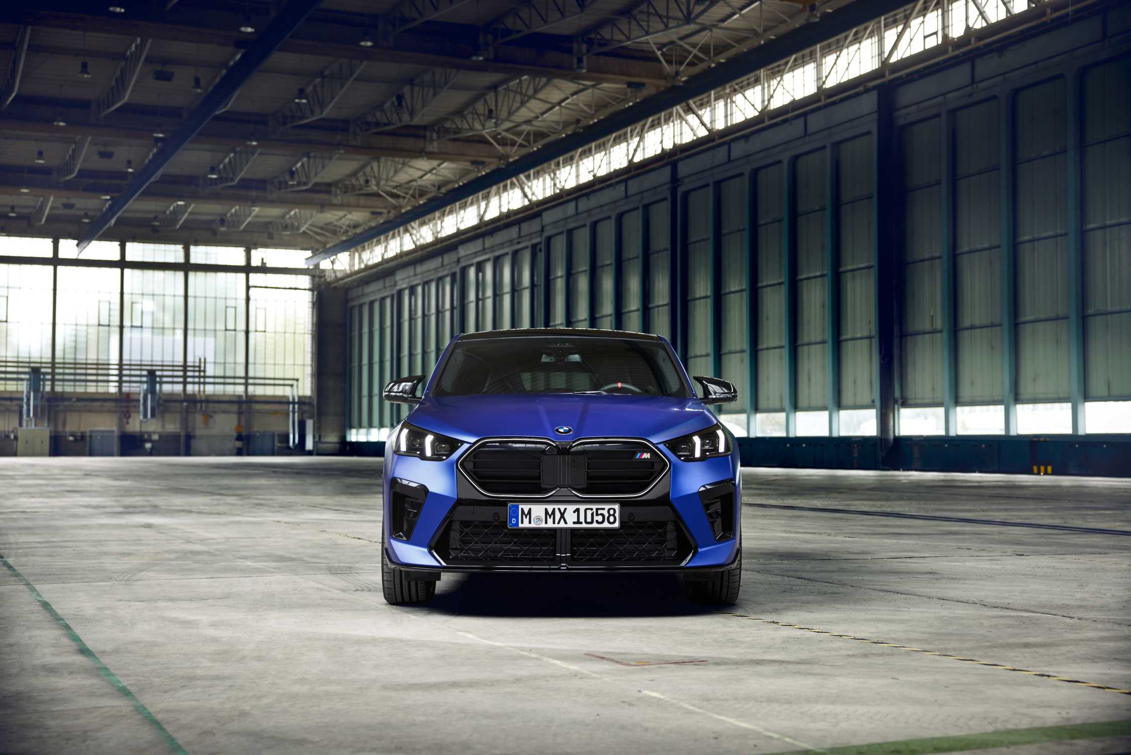BMW X2 2024 - вид спереди для выбора лекал PPF автомобиля