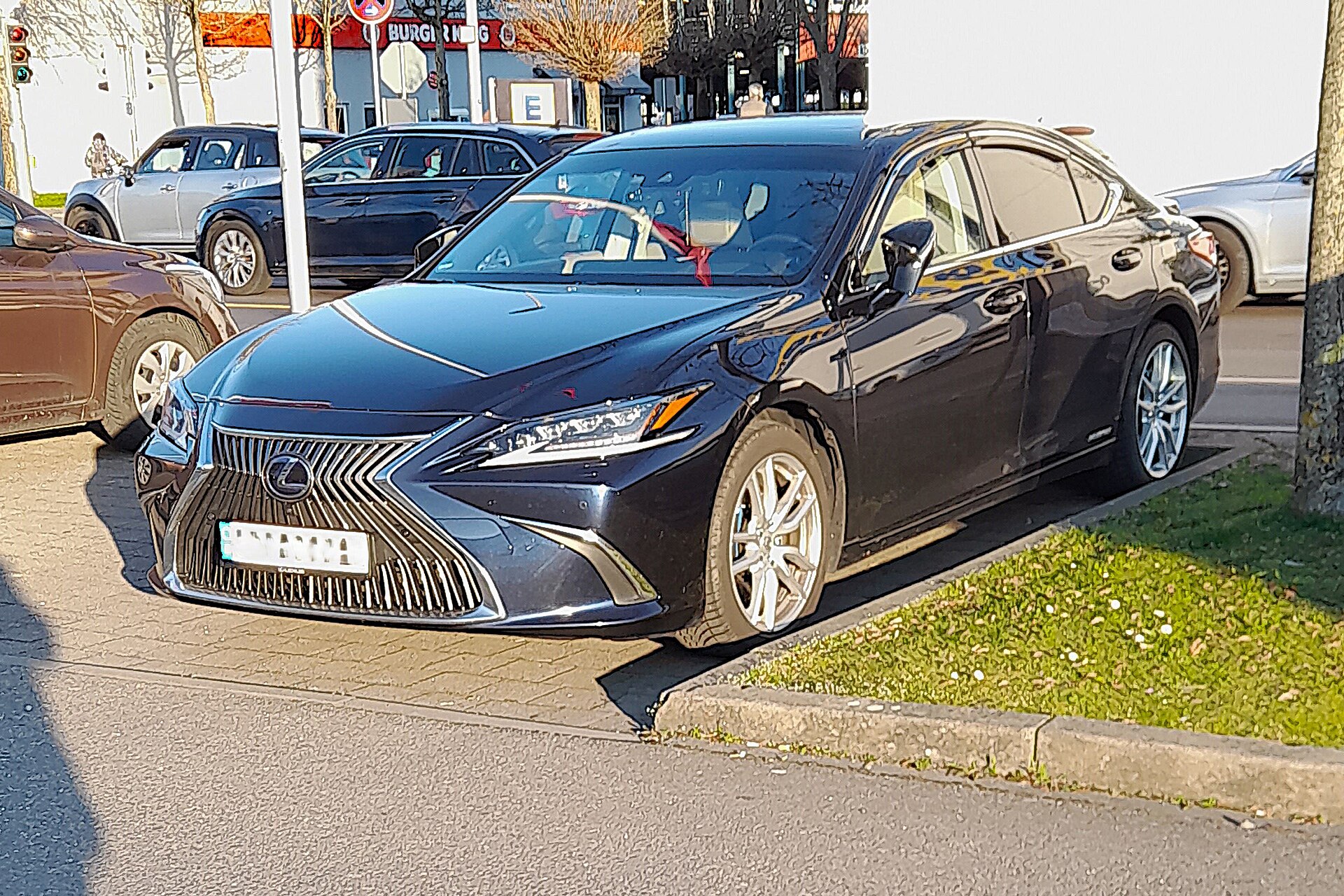 Lexus ES 2025 - вид спереди для выбора лекал PPF автомобиля