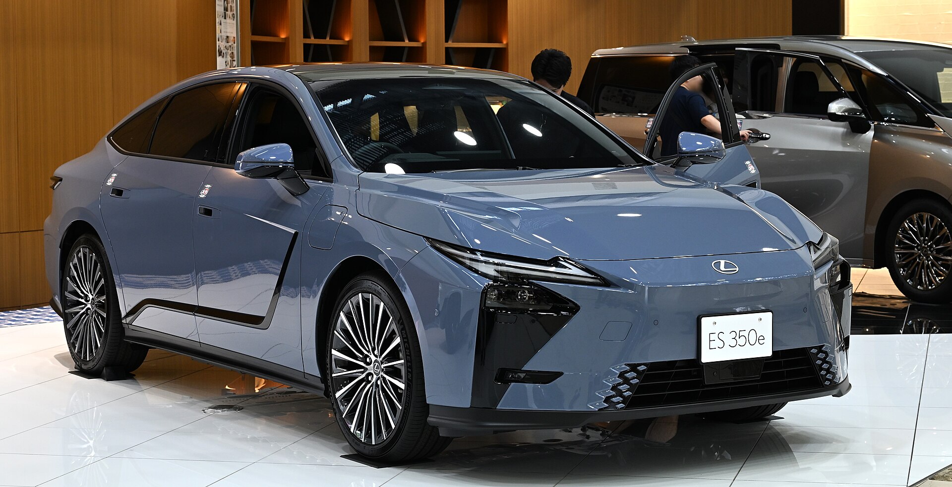Lexus ES 2026 - вид спереди для выбора лекал PPF автомобиля