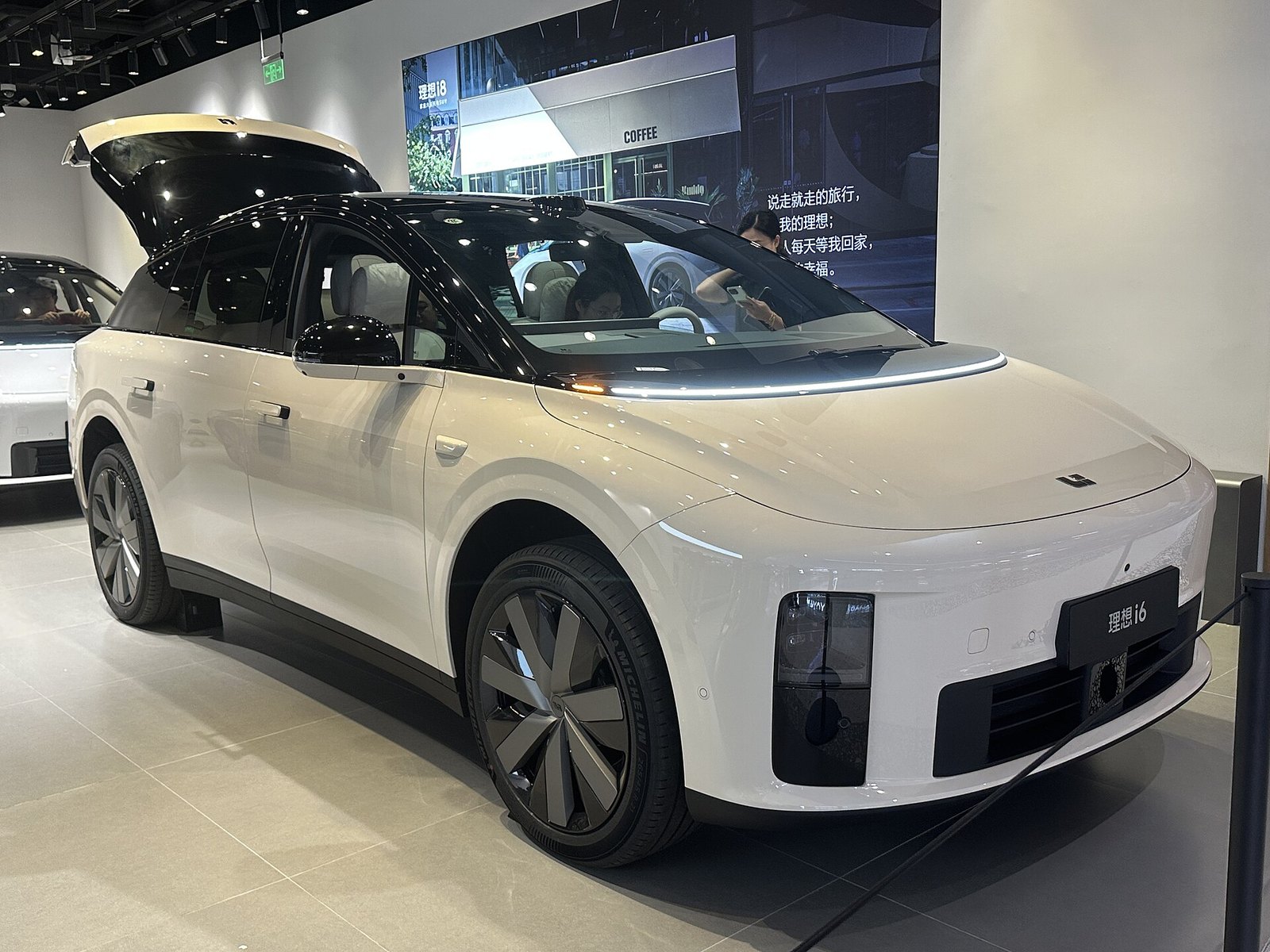Li i6 2025 - вид спереди для выбора лекал PPF автомобиля