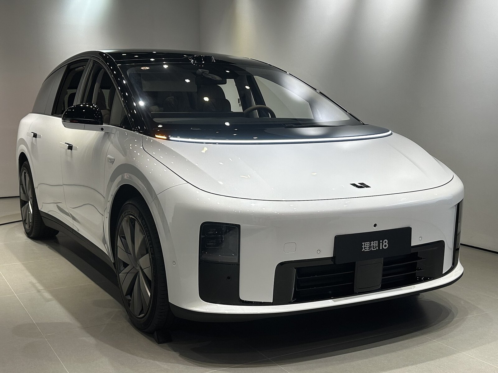 Li i8 2025 - вид спереди для выбора лекал PPF автомобиля