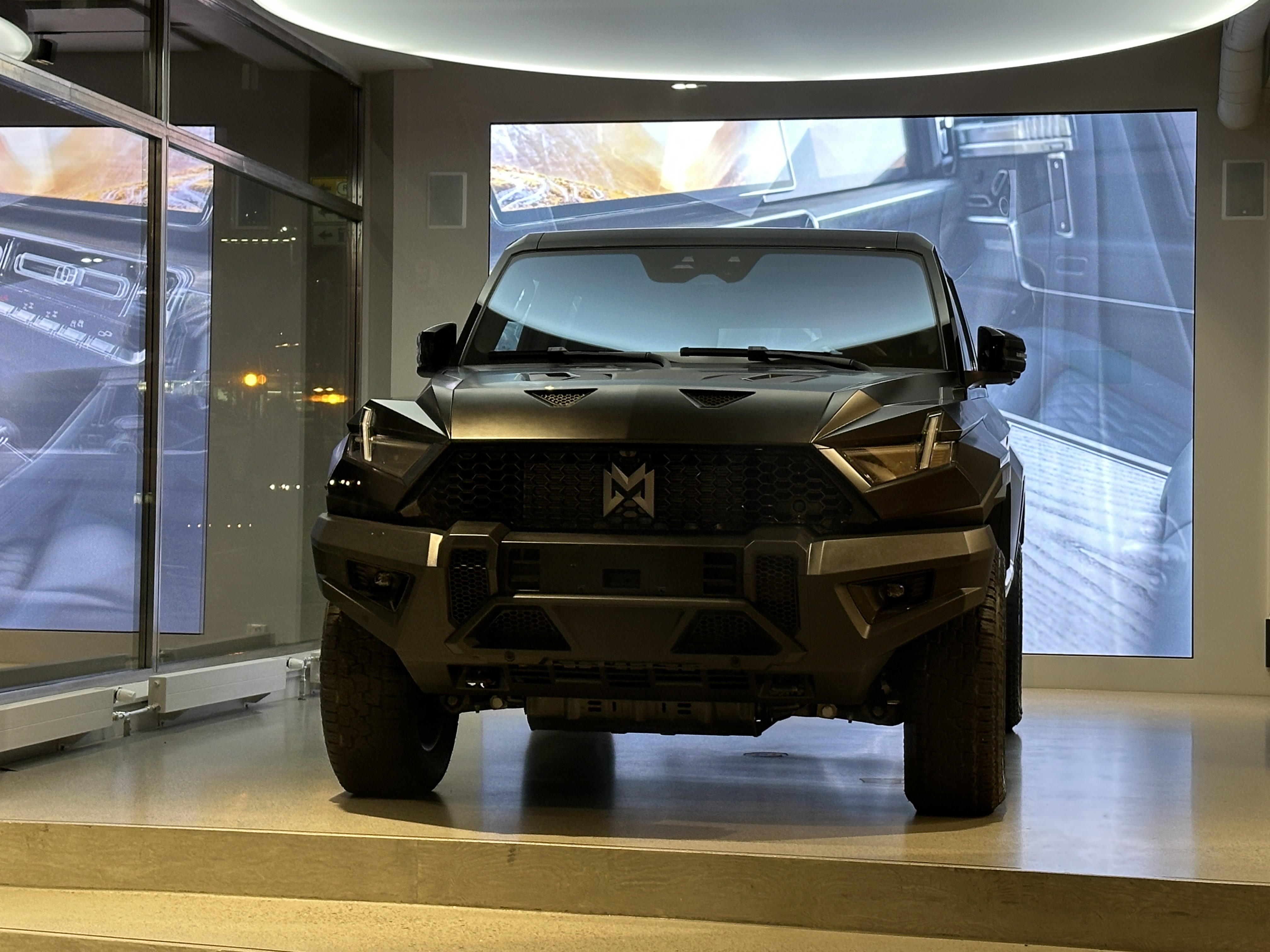 M-HERO 917 2023 - вид спереди для выбора автомобильных лекал PPF