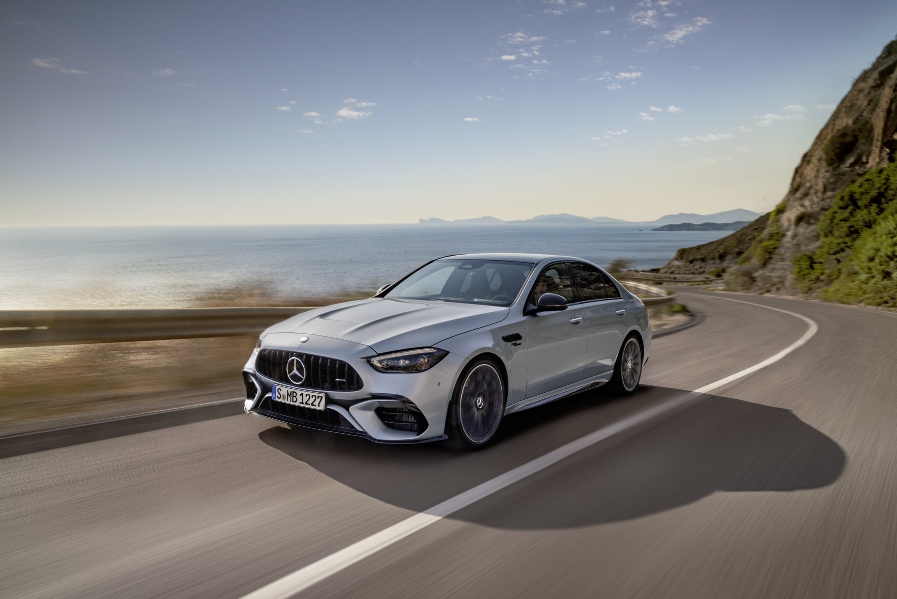 MERCEDES-BENZ AMG C 63 S E Performance Sedan 2023 - вид спереди для выбора лекал PPF автомобиля