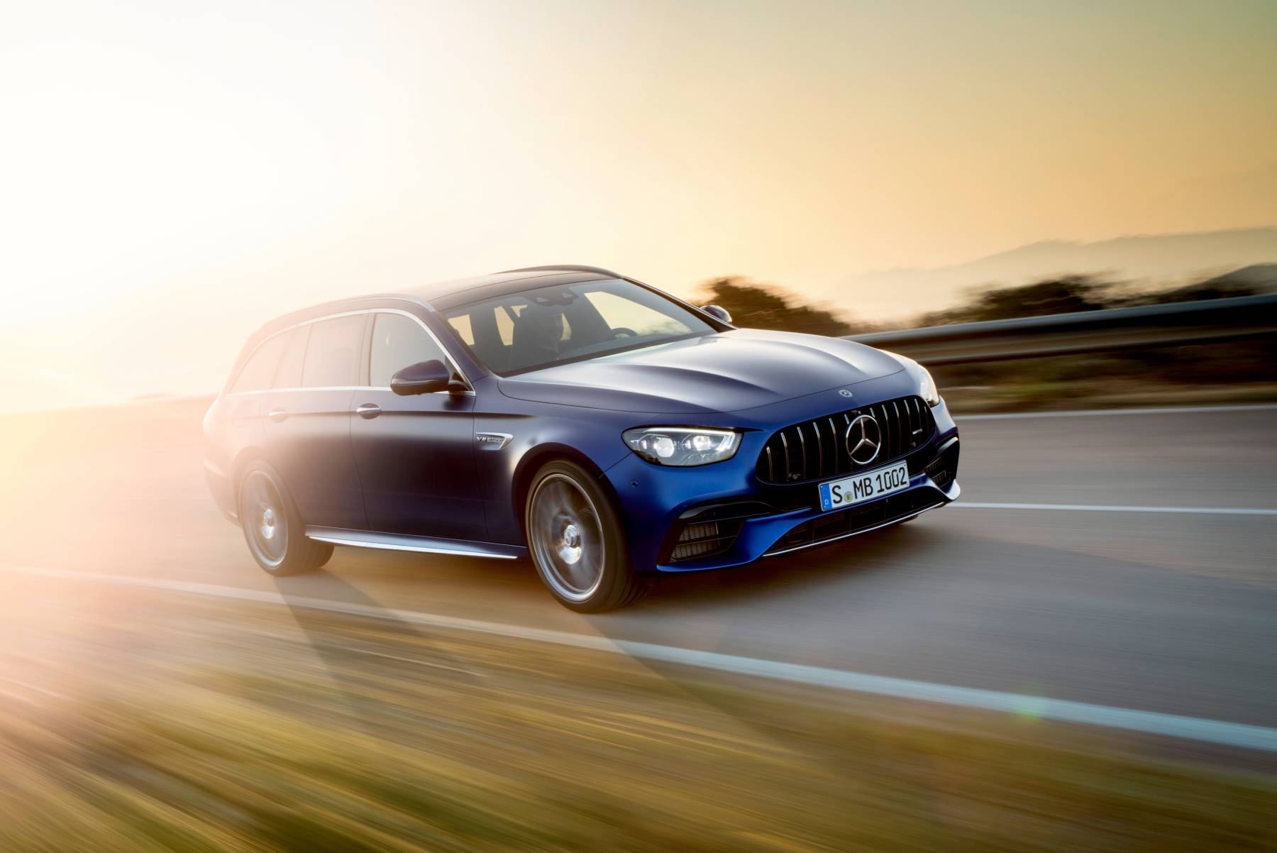 MERCEDES-BENZ AMG E 63 S Touring 2023 - вид спереди для выбора лекал PPF автомобиля