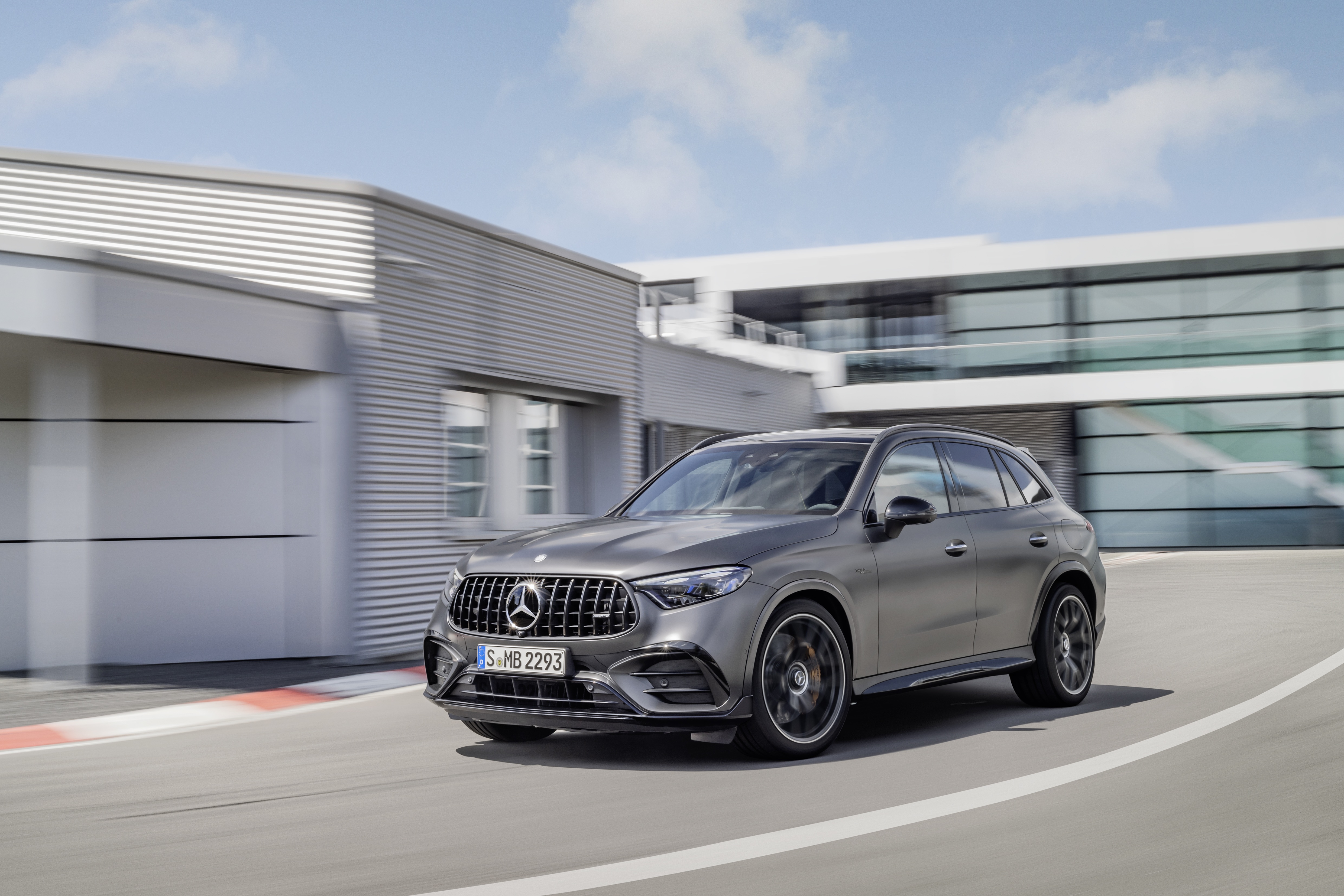 MERCEDES-BENZ AMG GLC SUV 2023 - вид спереди для выбора лекал PPF автомобиля