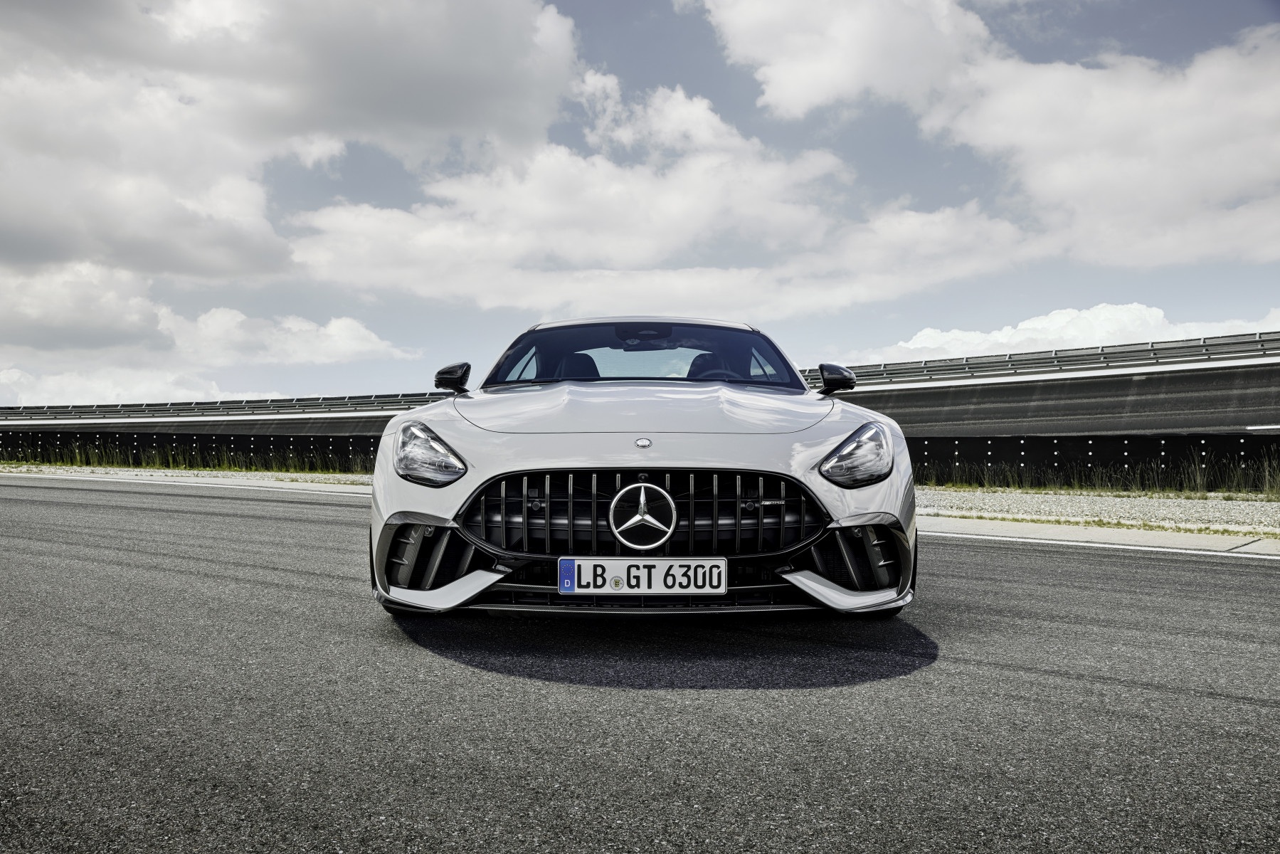 MERCEDES-BENZ AMG GT 63 PRO Coupe 2025 - вид спереди для выбора лекал PPF автомобиля