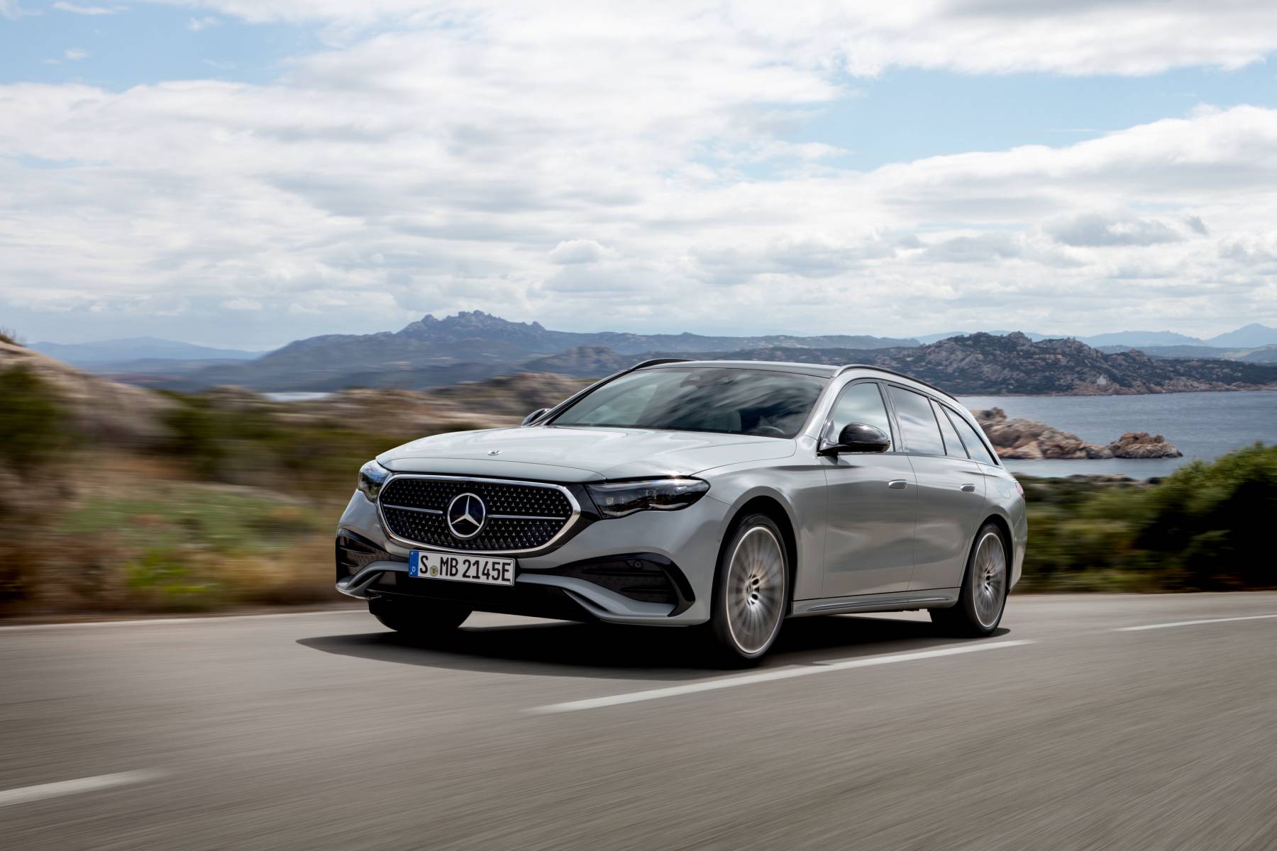 MERCEDES-BENZ E-Class Wagon 2024 - вид спереди для выбора лекал PPF автомобиля