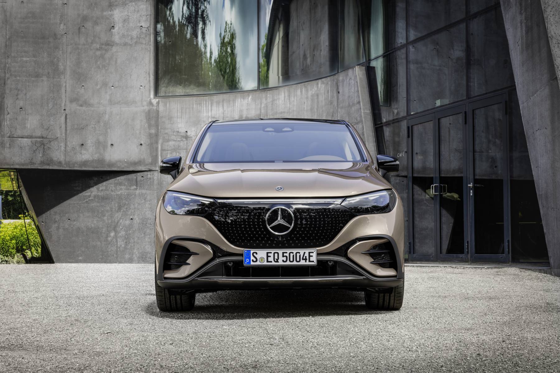 MERCEDES-BENZ EQE SUV Base 2023 - вид спереди для выбора лекал PPF автомобиля