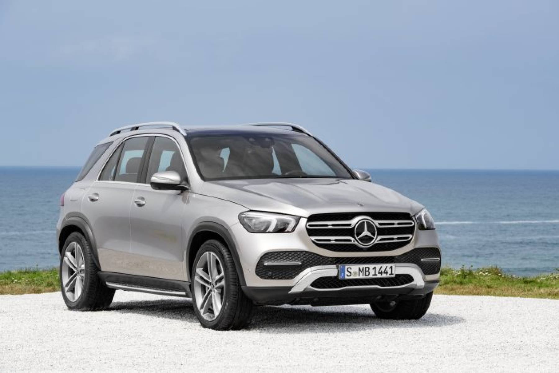 MERCEDES-BENZ GLE SUV Base 2020 - вид спереди для выбора лекал PPF автомобиля