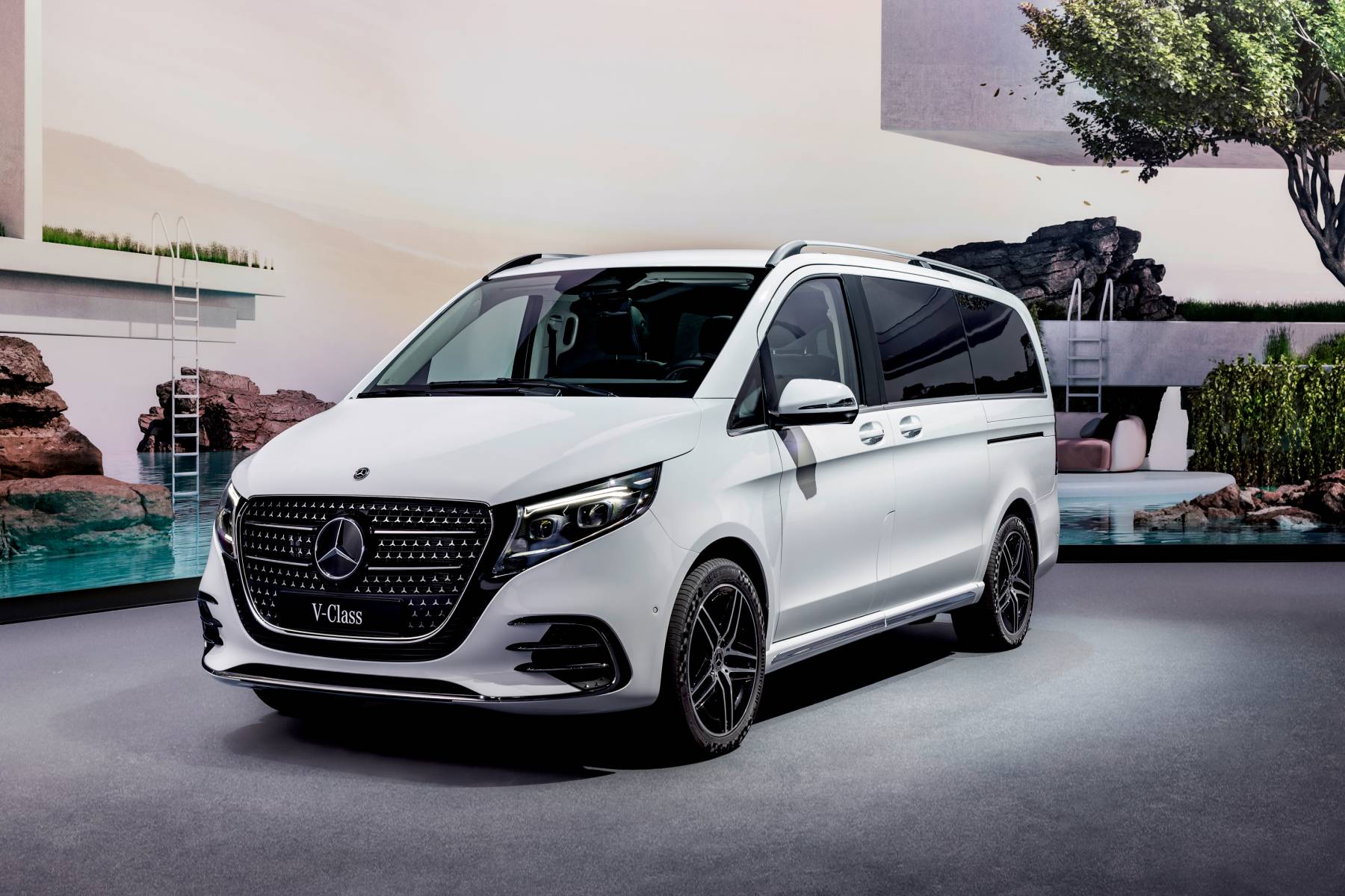 MERCEDES-BENZ V 300 L Base 2024 - вид спереди для выбора лекал PPF автомобиля