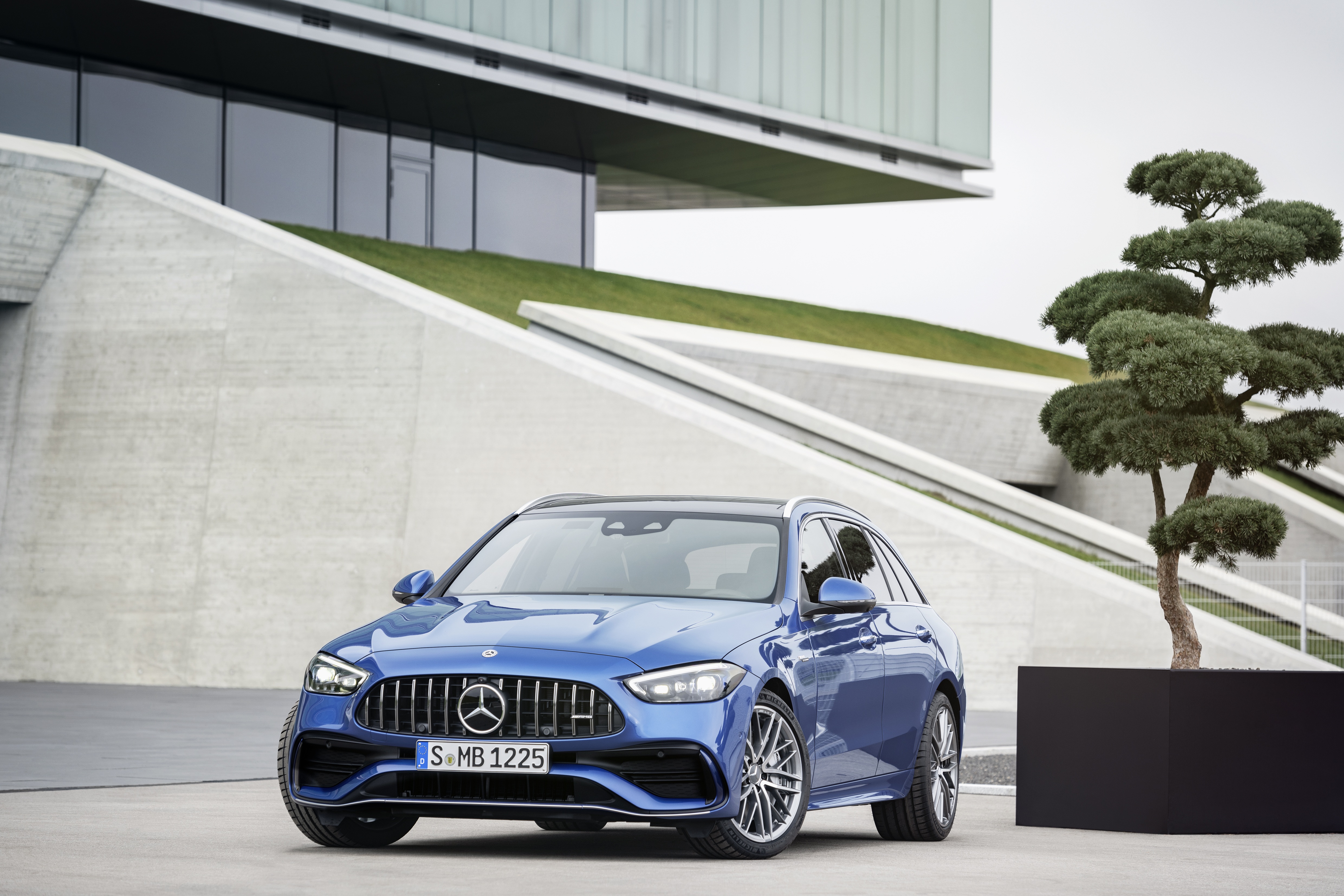 MERCEDES-BENZ C-Class Touring 2023 - вид спереди для выбора лекал PPF автомобиля