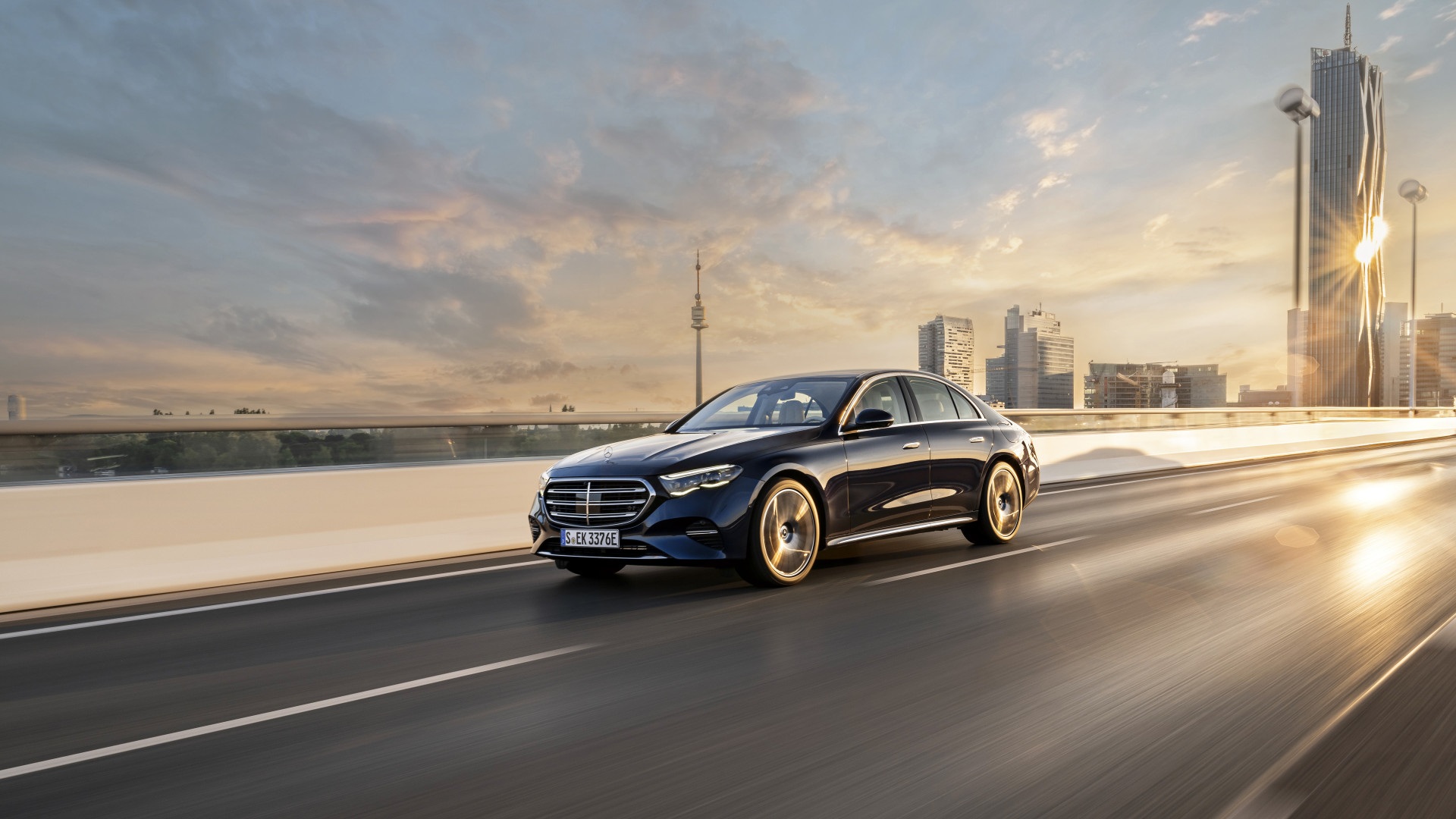 MERCEDES-BENZ E-Class Sedan 2024 - вид спереди для выбора лекал PPF автомобиля