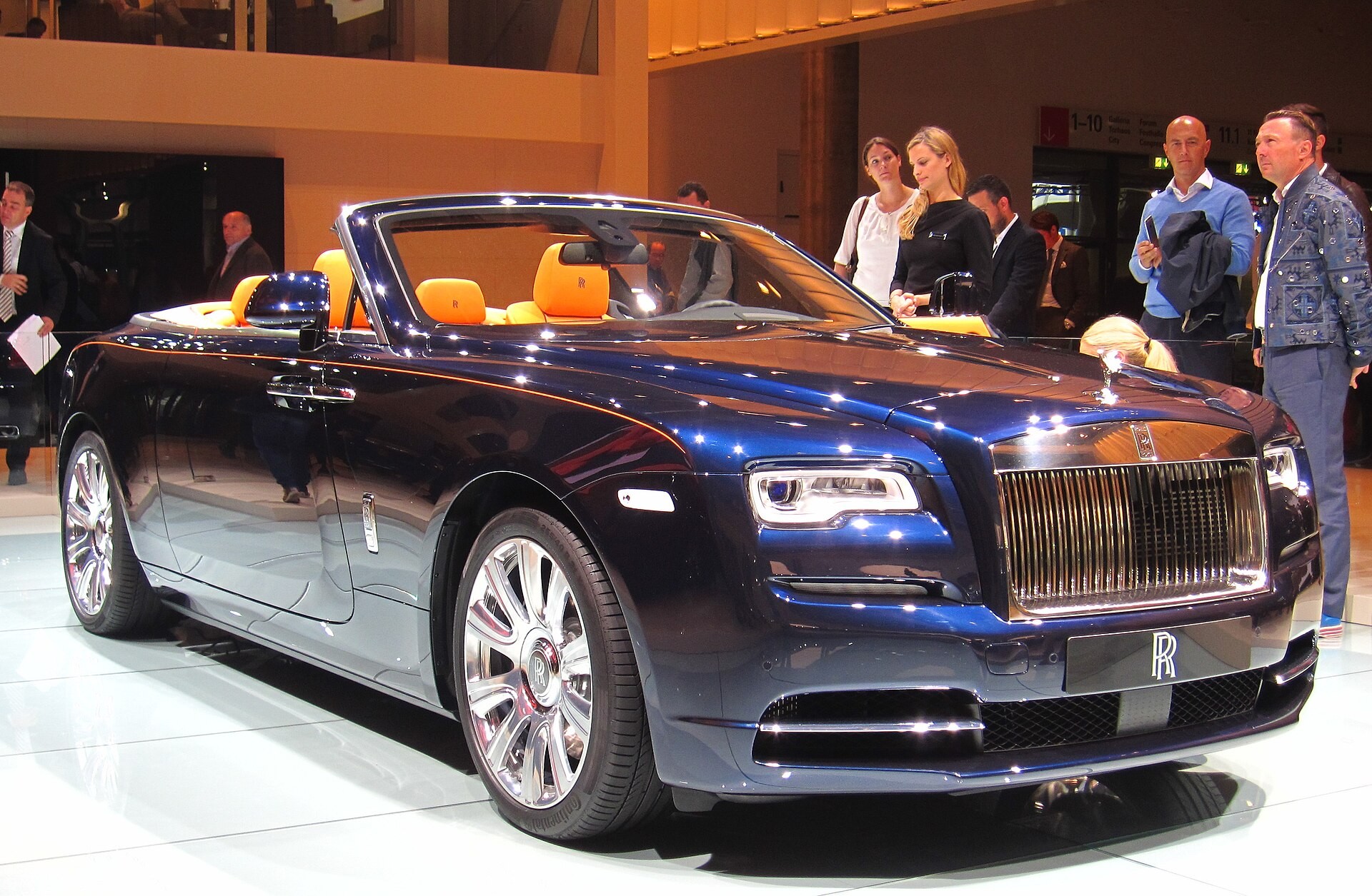 ROLLS-ROYCE Dawn 2017 - вид спереди для выбора автомобильных лекал PPF