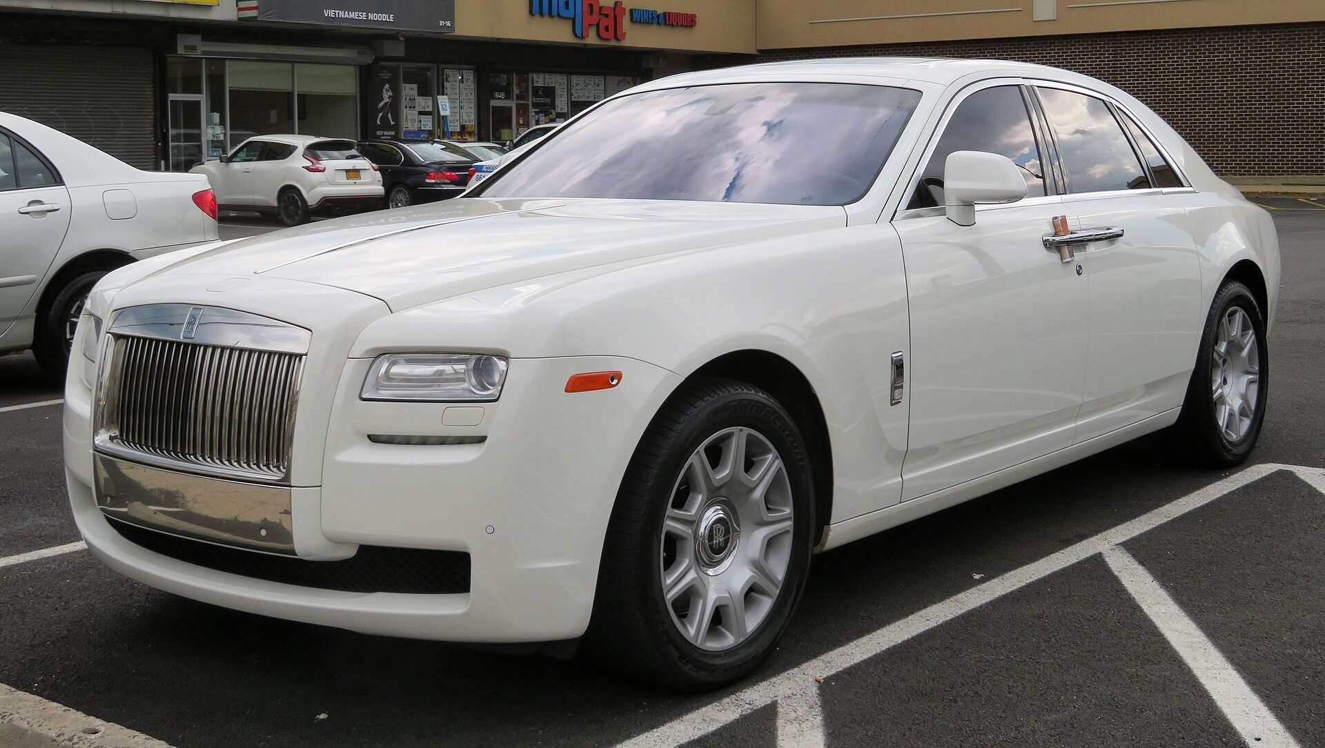 ROLLS-ROYCE Ghost SWB 2016 - вид спереди для выбора автомобильных лекал PPF