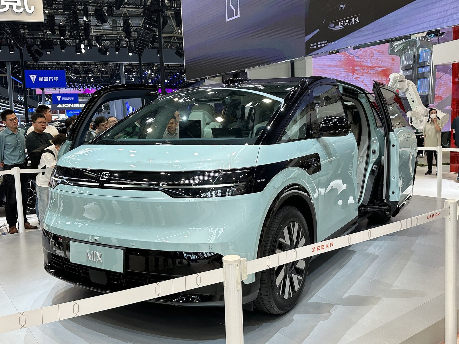 ZEEKR MIX 2025 - вид спереди для выбора лекал PPF автомобиля